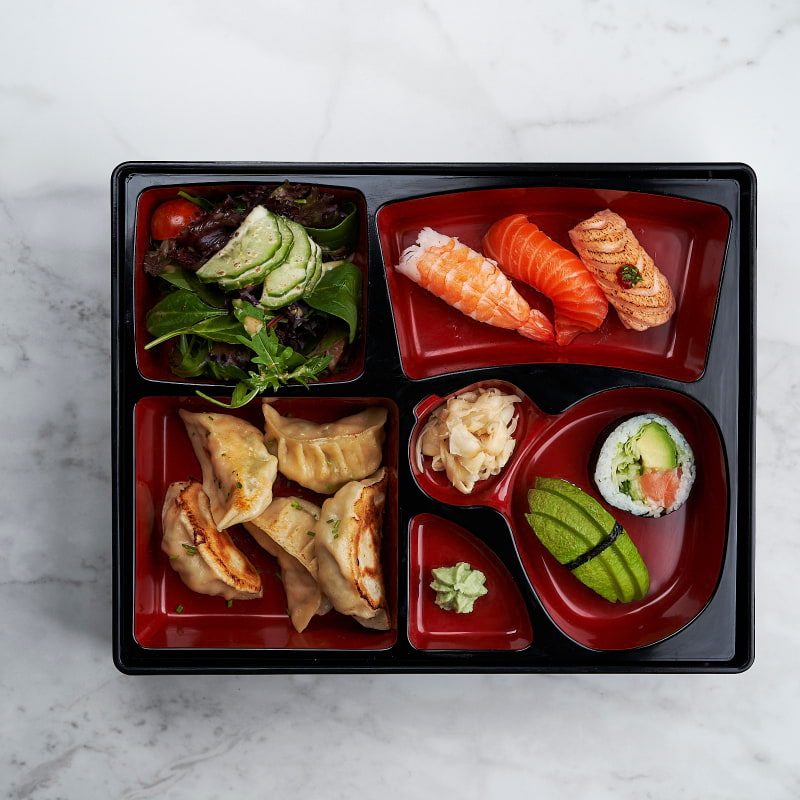 Handgjorda dumplings med valfri sushi – Bild från Saya Sushi Hötorget av Saya S. (2020-03-04)