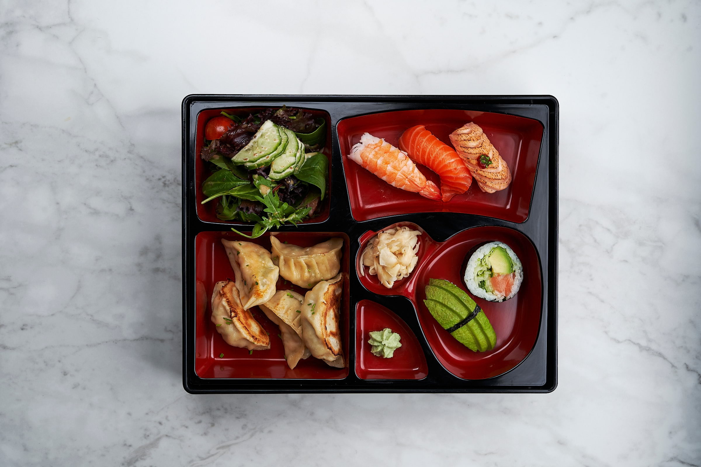 Handgjorda dumplings med valfri sushi – Bild från Saya Sushi Hötorget av Saya S. (2020-03-04)