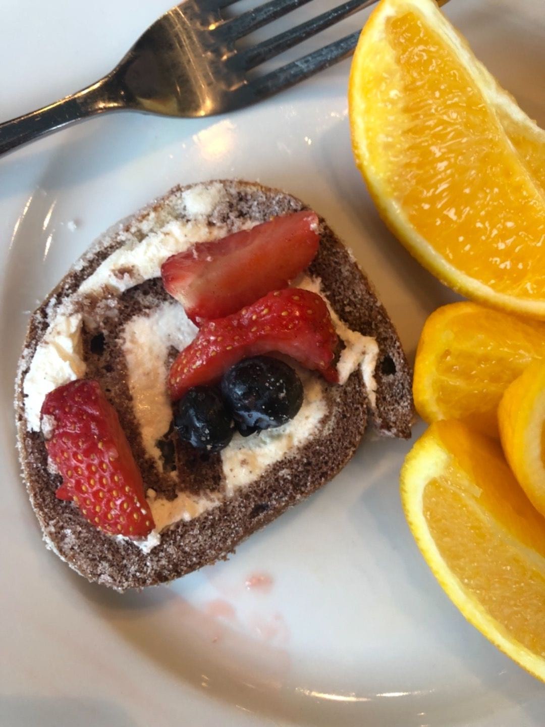 Rulltårta på frukosten  – Bild från Scandic Rubinen av Agnes L. (2019-09-24)