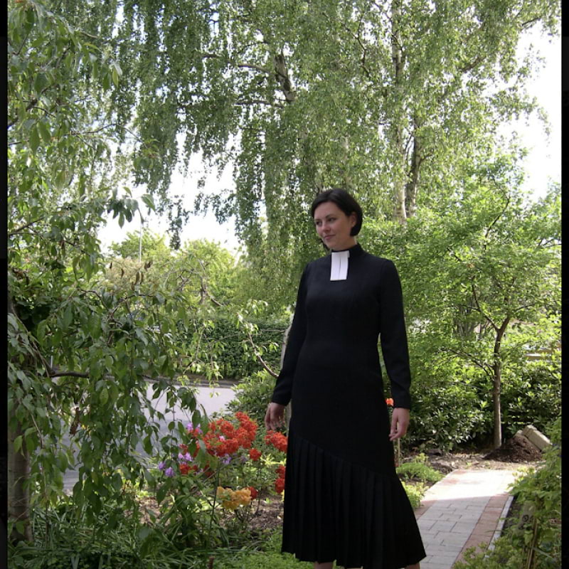 Prästkläder. – Bild från Silk House  av Alexis A. (2023-01-05)
