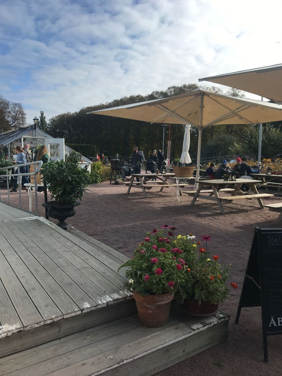 En del av uteserveringen – Photo from Slottsträdgårdens Café by Jessica K. (16/10/2019)