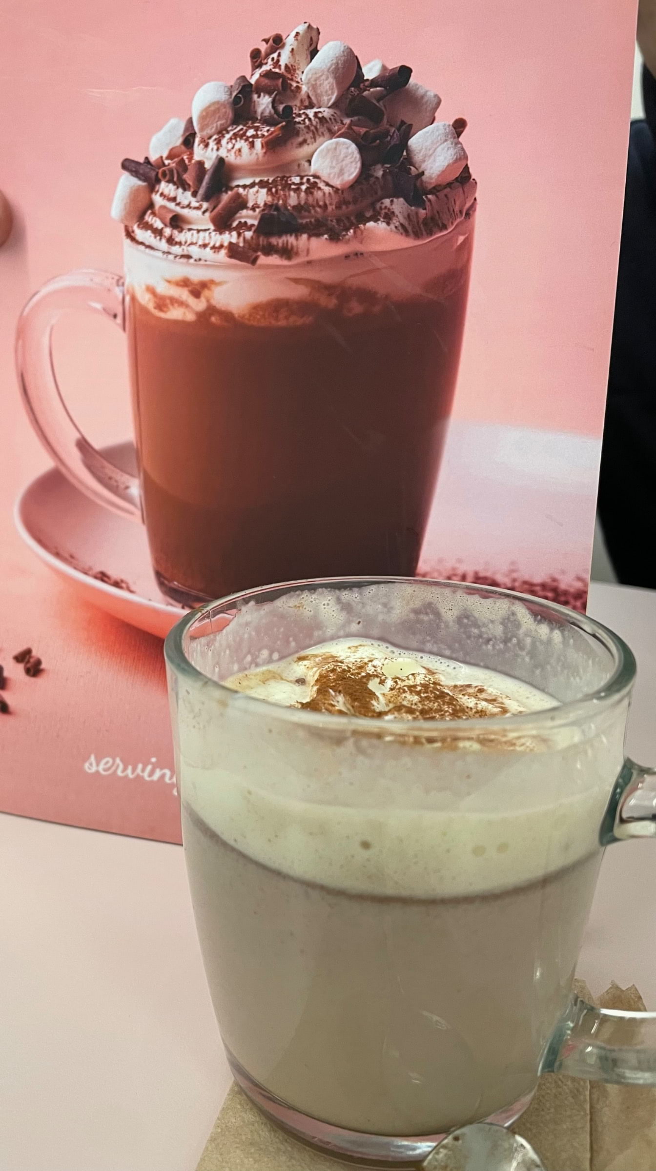 At the back is the image on the menu, in front is what I was served . So unsatisfying!!  – Photo from Snowflake Gelato South Kensington by Nus S. (01/12/2022)