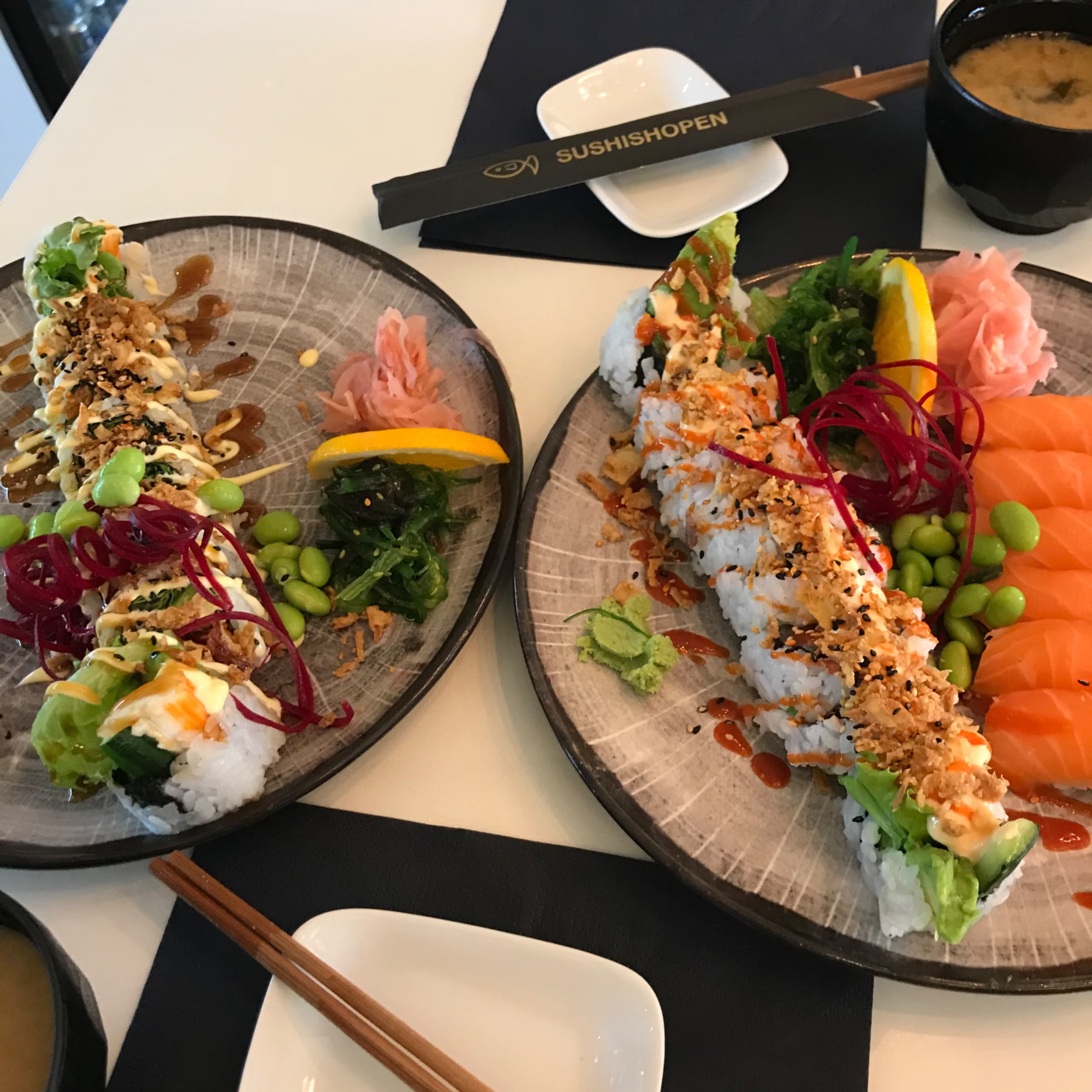 Spicy tuna rolls, lax sushi och California rolls  – Photo from Sushishopen Östermalm by Anna E. (12/09/2020)
