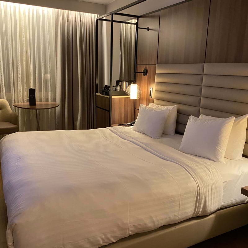 Fräscht rum att slagga över 🛏️ 💤 – Bild från AC Hotel Stockholm Ulriksdal av Anna L. (2024-11-27)