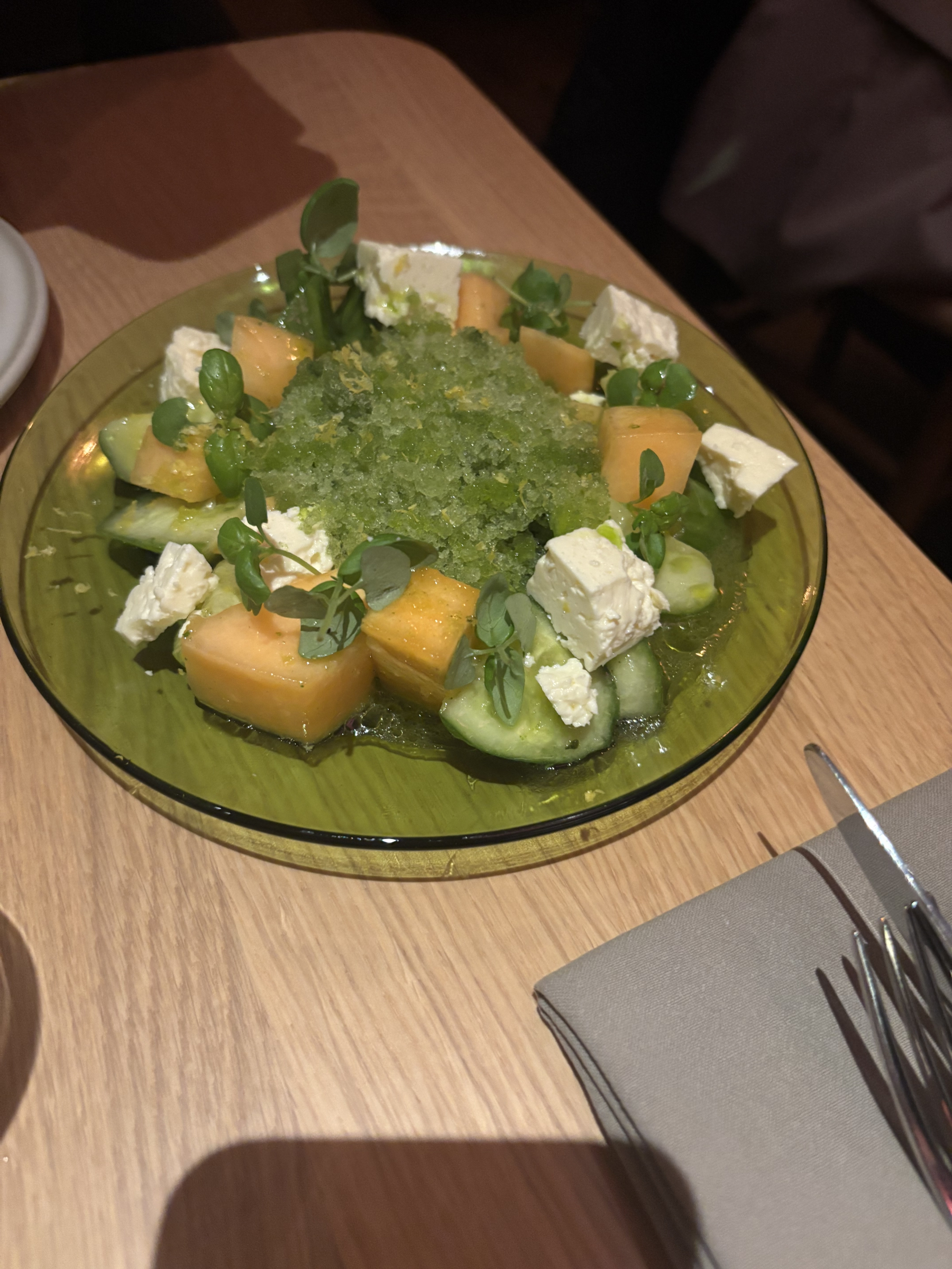Fräsch sallad med melon, gurka, fetaost bland annat – Billede fra Amalia af Mimmi G. (28.10.2026)