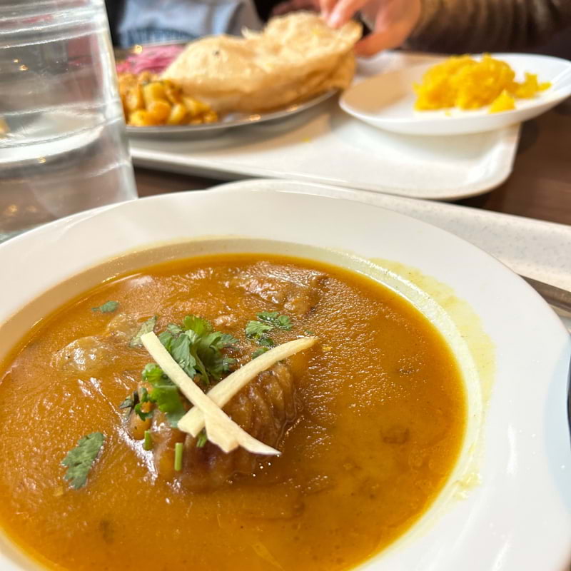 Brunch, Halwa poori and Beef stew slow cooked  – Photo from Anmol Sweets & Restaurant by Madiha S. (22/10/2023)