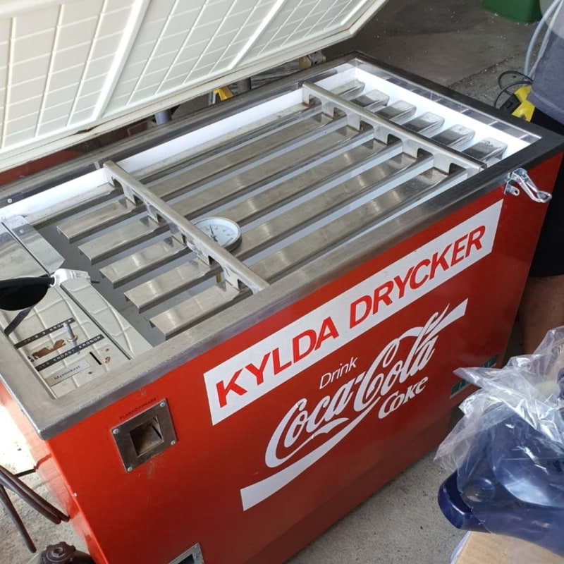 Objekt bild på vintage Coca Cola kyl i butiken! – Photo from Antikt & Design Stockholm by Peter E. (25/08/2024)