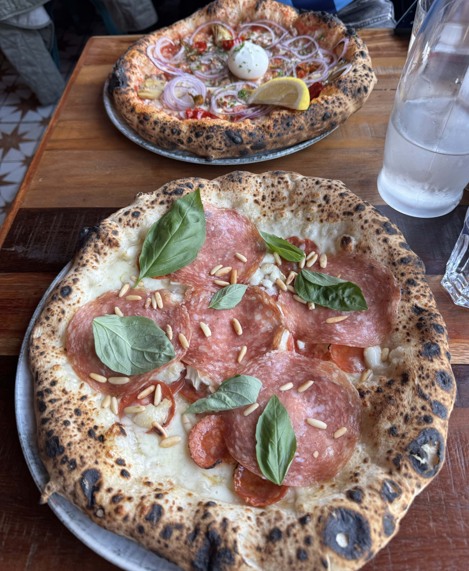 Salsiccia hot & månaden vita pizza – Bild från Bara Vedugnspizza av Julia H. (2025-05-04)