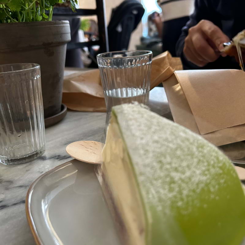 Fluffig prinsess tårta och ost croissant  – Photo from Bergstrands Bageri by Madiha S. (16/10/2023)