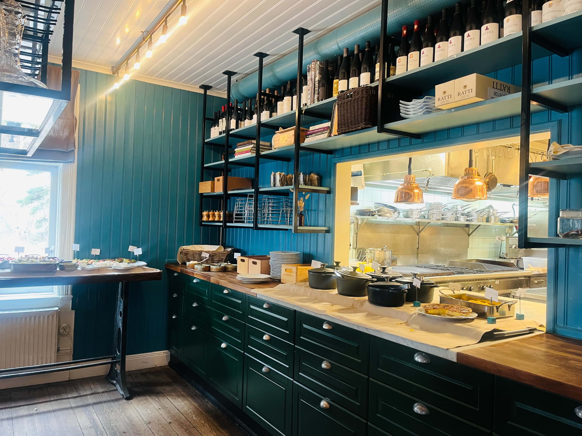 Stilrent kök med goda varmrätter. – Bild från Bockholmen Hav & Restaurang av Lina S. (2025-03-31)