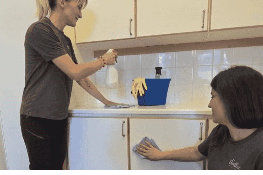 Professionell st&auml;dning av k&ouml;k i Stockholm utf&ouml;rd av Brillex AB. Vi erbjuder noggrann flyttst&auml;dning, &ndash; Bild fr&aring;n Brillex AB av Akhmed&nbsp;I. (2025-12-26)