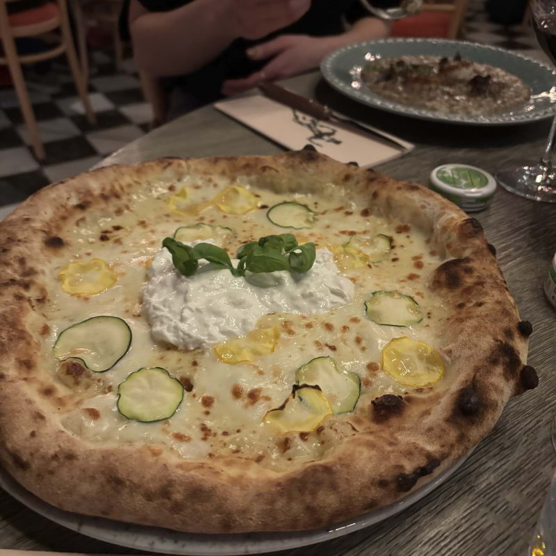 Pizza med burrata och zucchini – Bild från Capricci av Caroline L. (2024-11-25)