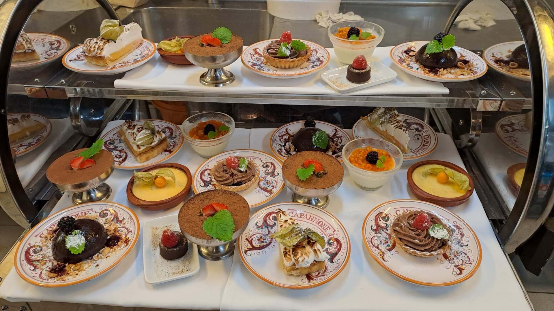 The famous dessert wagon – Photo from Capannone by Alexandra K. (01/10/2023)