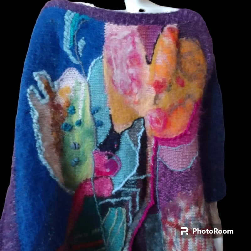 handmade sweater with paint motiw – Photo from Castor Konsthantverk by Jan K. (26/03/2024)