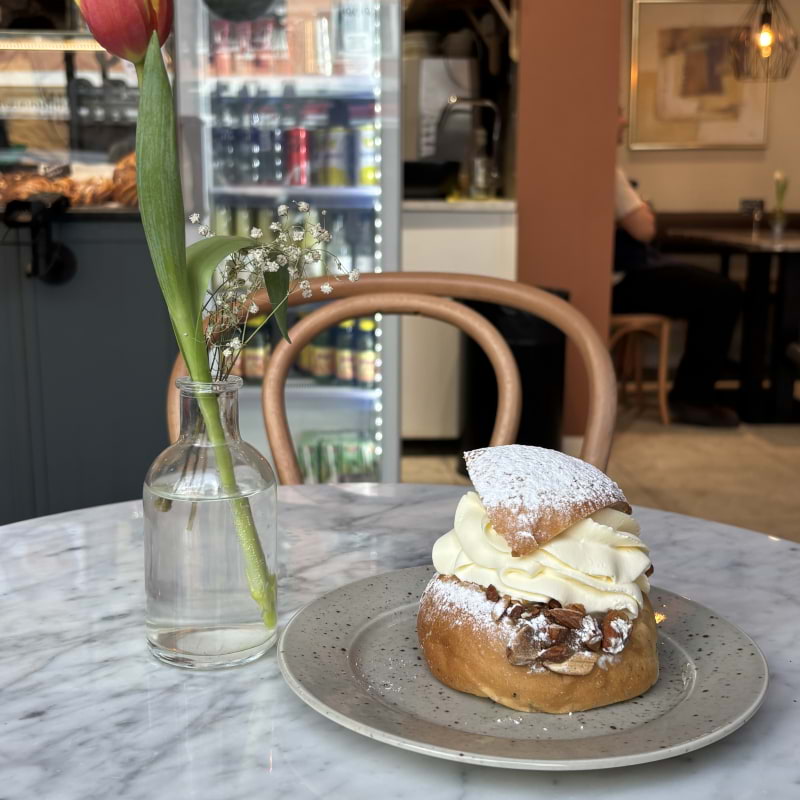 Semla på Café Crema – Photo from Café Crema Kungsholmen by Lisa M. (16/03/2025)