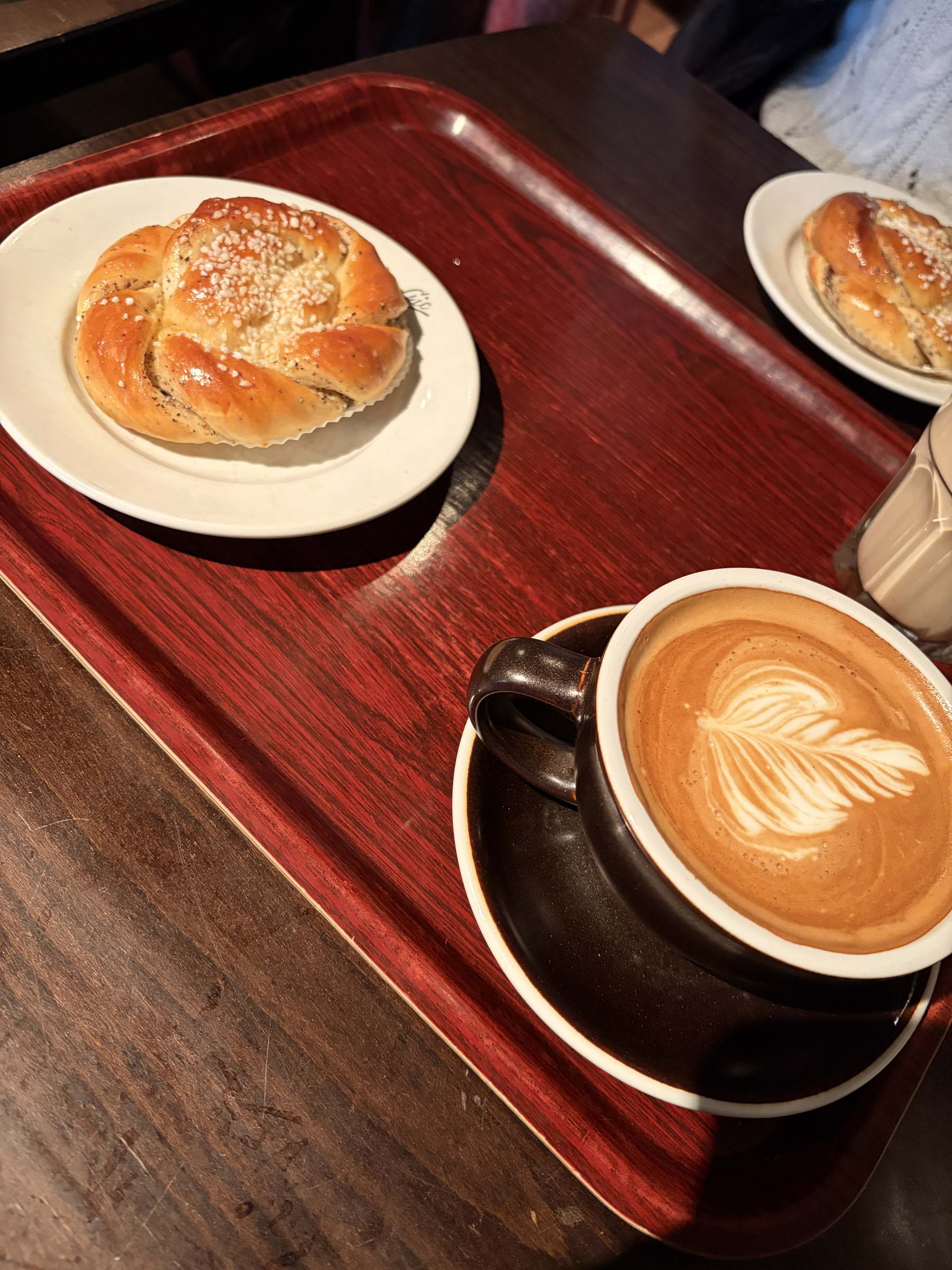 Smörbulle och cappucino – Bild från Chic Konditori av Martina D. (2026-03-05)