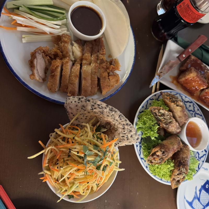 Crispy duck, mango salad, crispy spring rolls – Bild från Cong av Julia H. (2025-05-14)