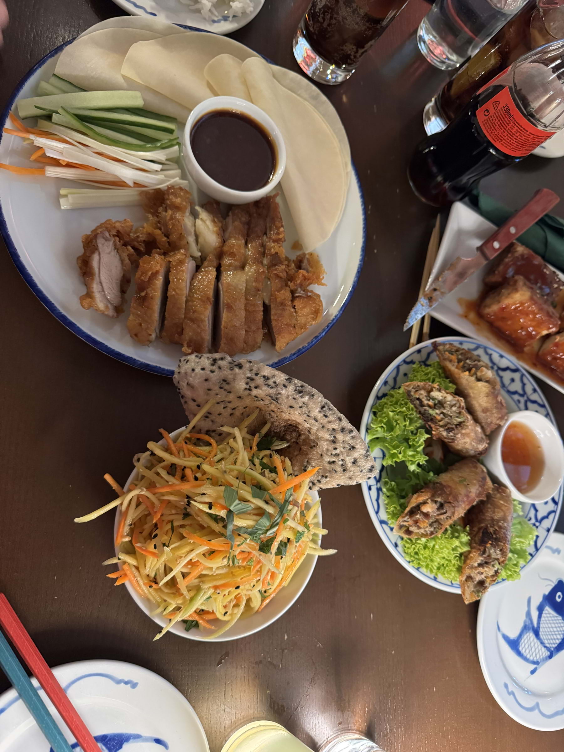 Crispy duck, mango salad, crispy spring rolls – Bild från Cong av Julia H. (2025-05-14)