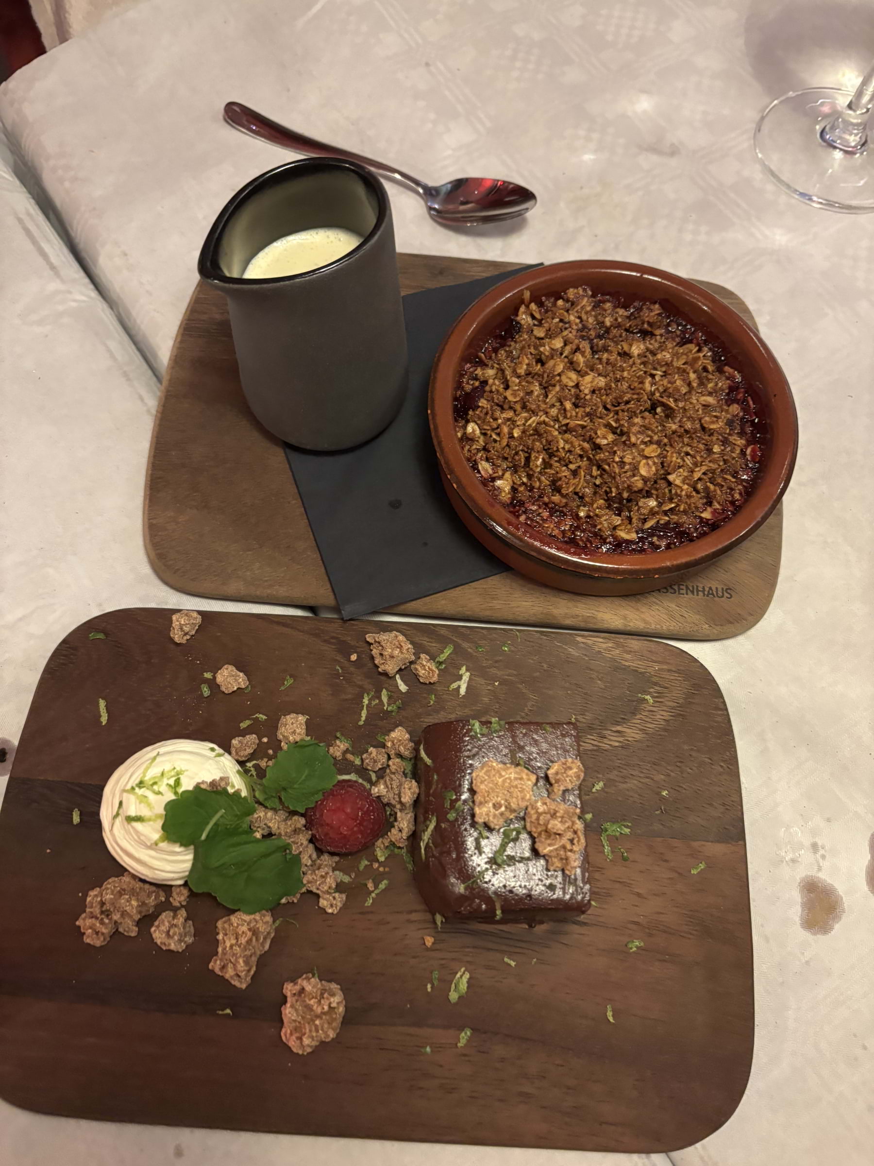 Körsbärspaj och chokladpastej – Photo from Dansken Slaktis by Mimmi B. (02/02/2026)