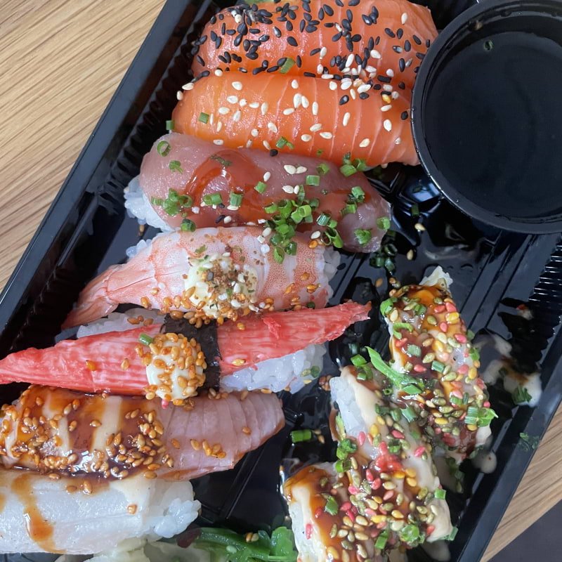 Var 11 bitar men hann äta 1😍 – Bild från Dino Sushi & Poké av Teolinda L. (2024-10-18)