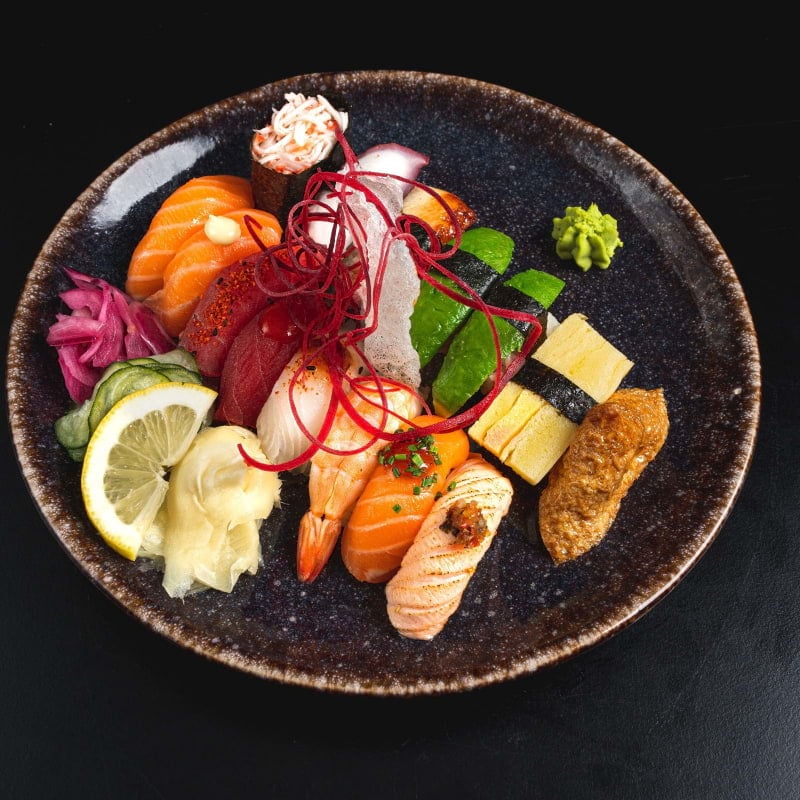 Nigiri Moriawase - 15 bitar – Bild från Dino Sushi & Poké av Temuulen G. (2023-07-09)