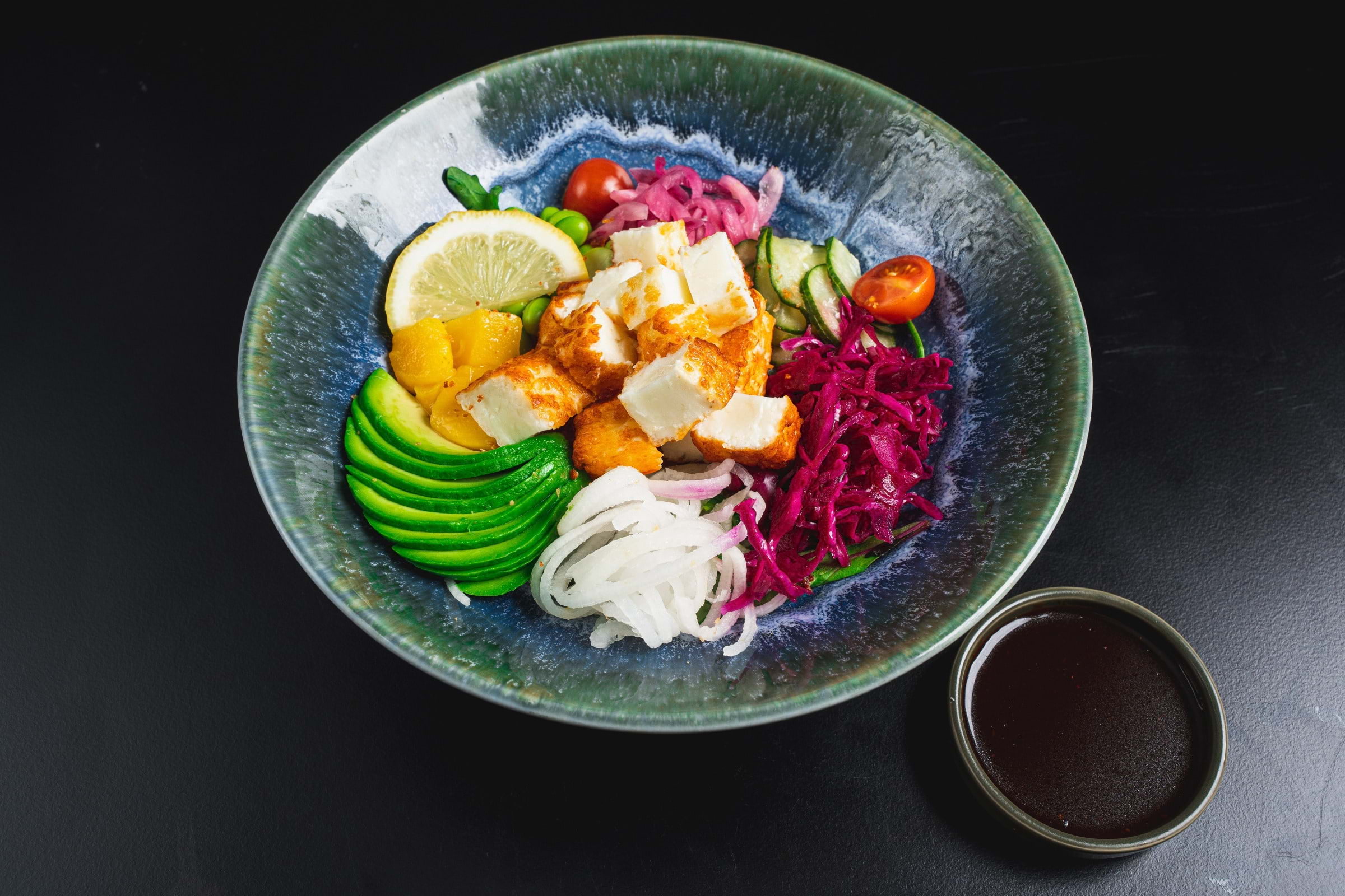 Poké Halloumi – Bild från Dino Sushi & Poké av Temuulen G. (2023-07-09)