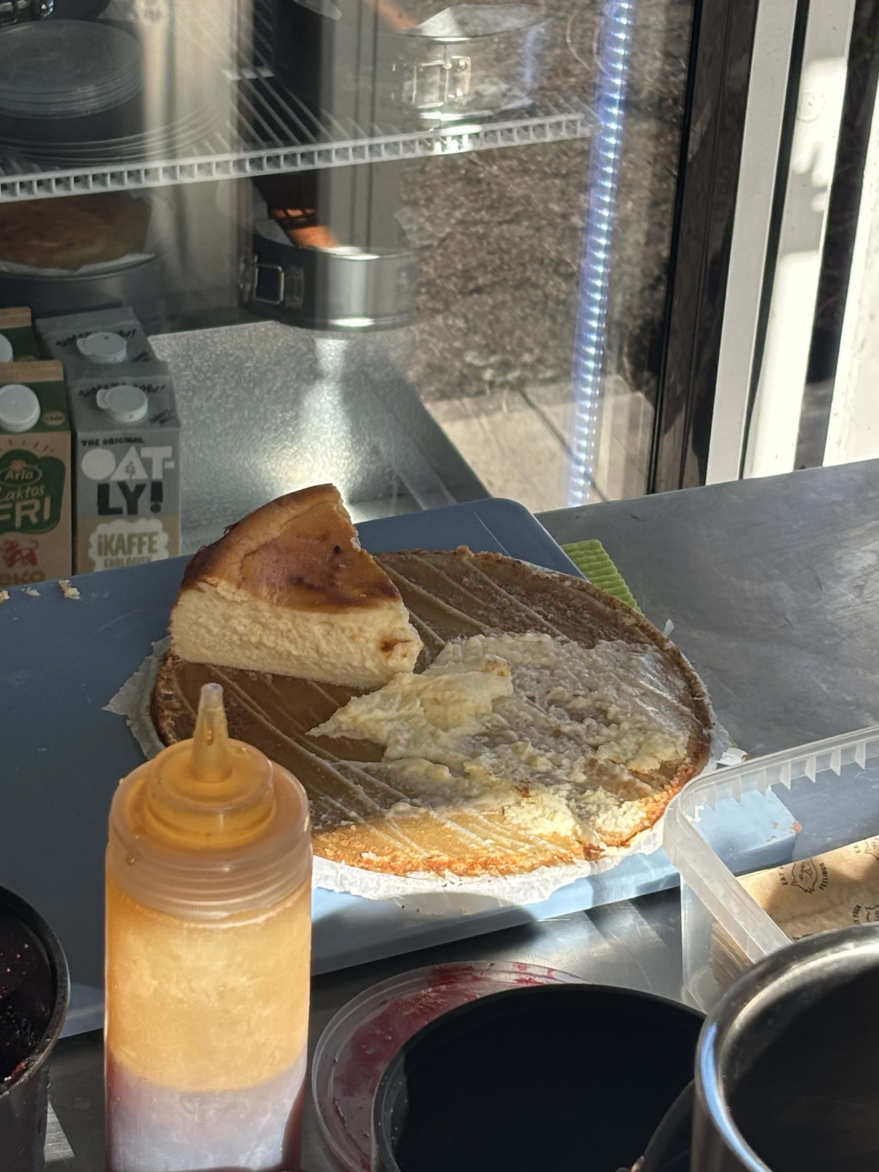Cheesecake – Bild från Eat Your Feelings av Lisa M. (2026-05-17)