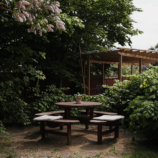 Eldtomta Café