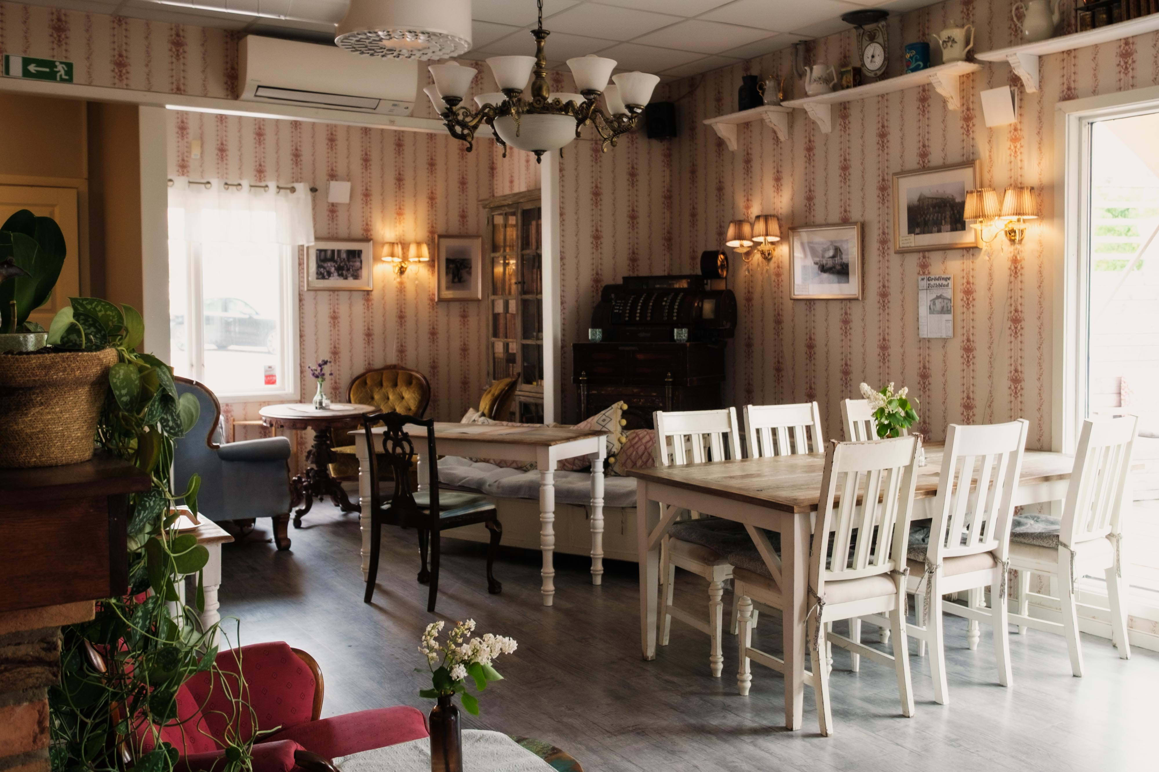 Eldtomta Café – Lunch utanför tullarna
