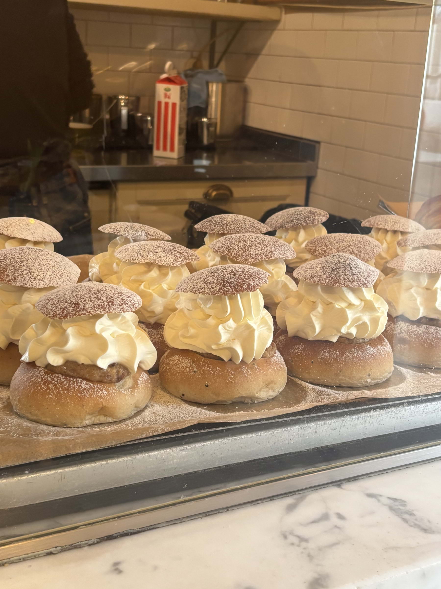 Semlor på Enskedeparkens Bageri – Bild från Enskedeparkens Bageri av Lisa M. (2026-02-01)