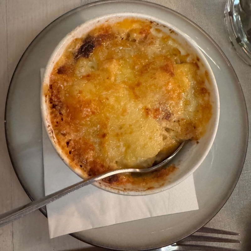 Potatisgratäng till lammet – Bild från Enskede värdshus av Julia H. (2026-03-15)