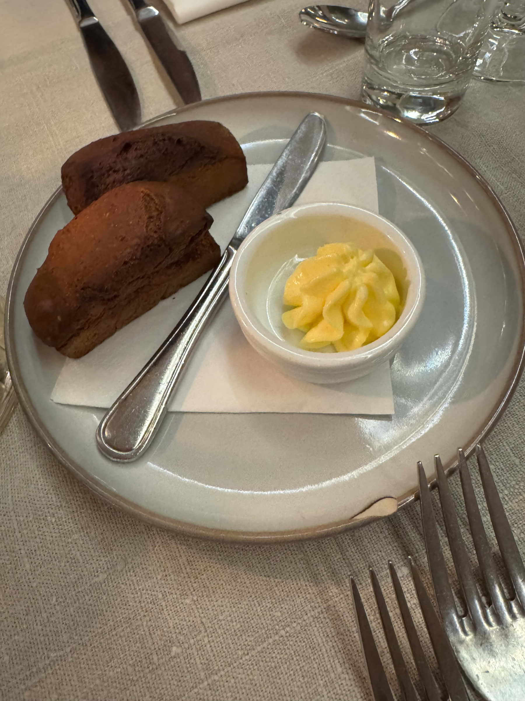 Brödservering (inkluderat) – Photo from Enskede värdshus by Julia H. (15/03/2026)