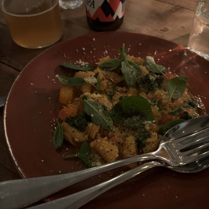 Egengjord pasta med tomatsås och pesto på rester – Photo from Ett Hem by Mimmi B. (14/10/2024)