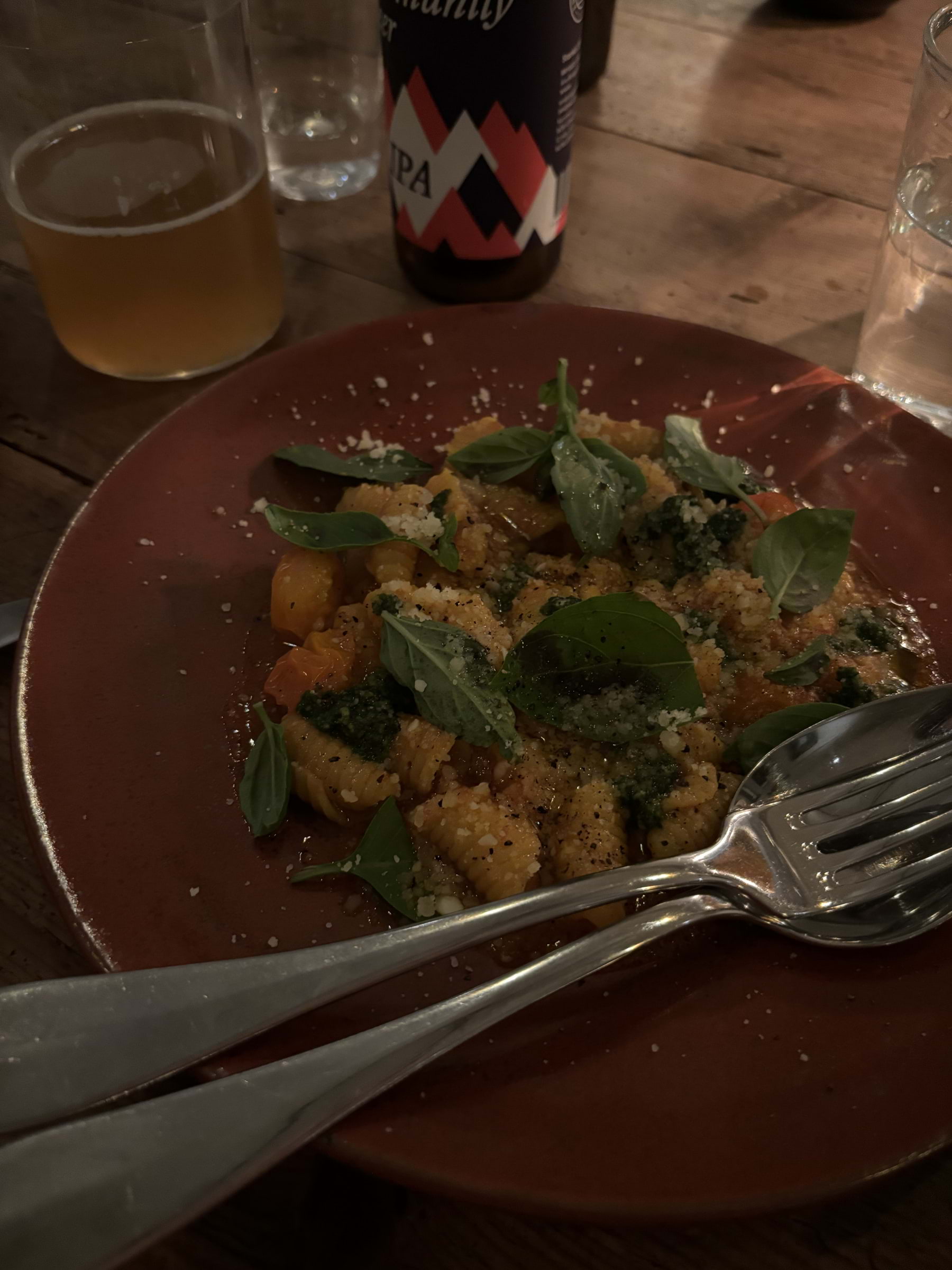 Egengjord pasta med tomatsås och pesto på rester – Photo from Ett Hem by Mimmi B. (14/10/2024)