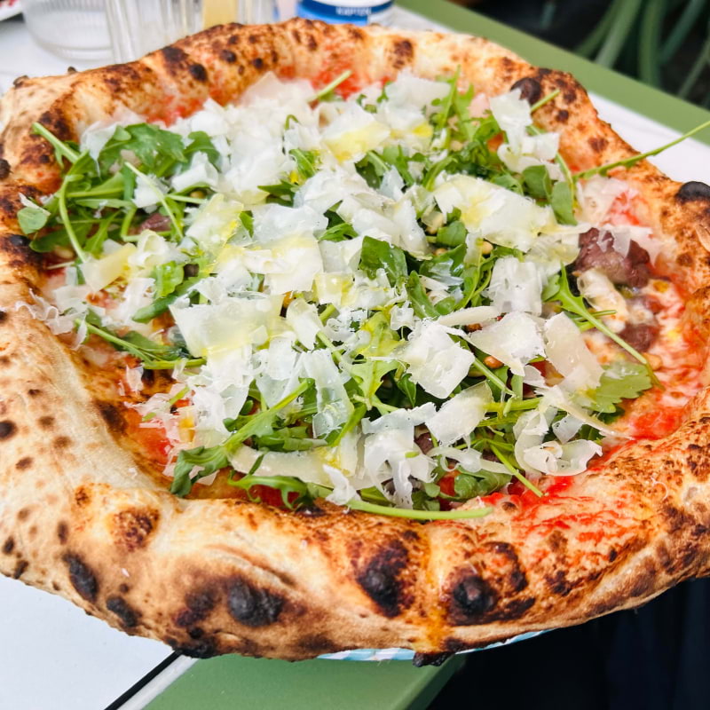 Smakfull napolitansk pizza – Bild från Florentine av Lina S. (2025-03-30)