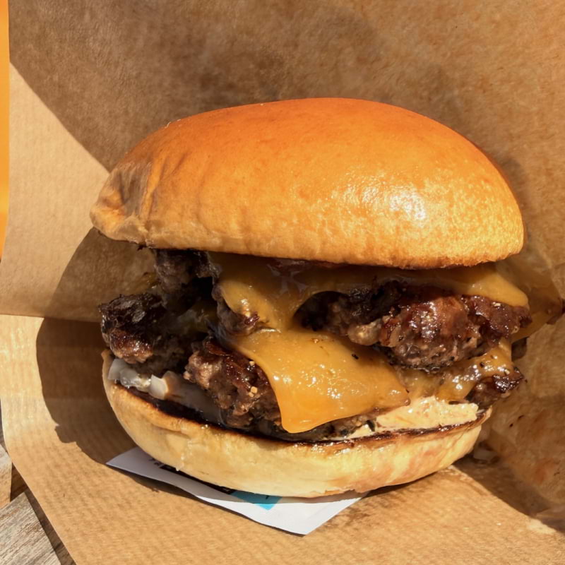 Burger &ndash; Bild fr&aring;n FOMO Foodtruck av Flip&nbsp; (2026-05-28)