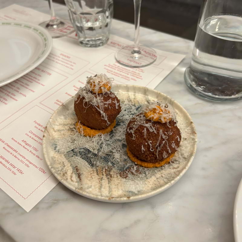 Kantarellkroketter med romesco, parmesan & tryffel - Frippe – Photo from Frippe by David L. (30/10/2024)