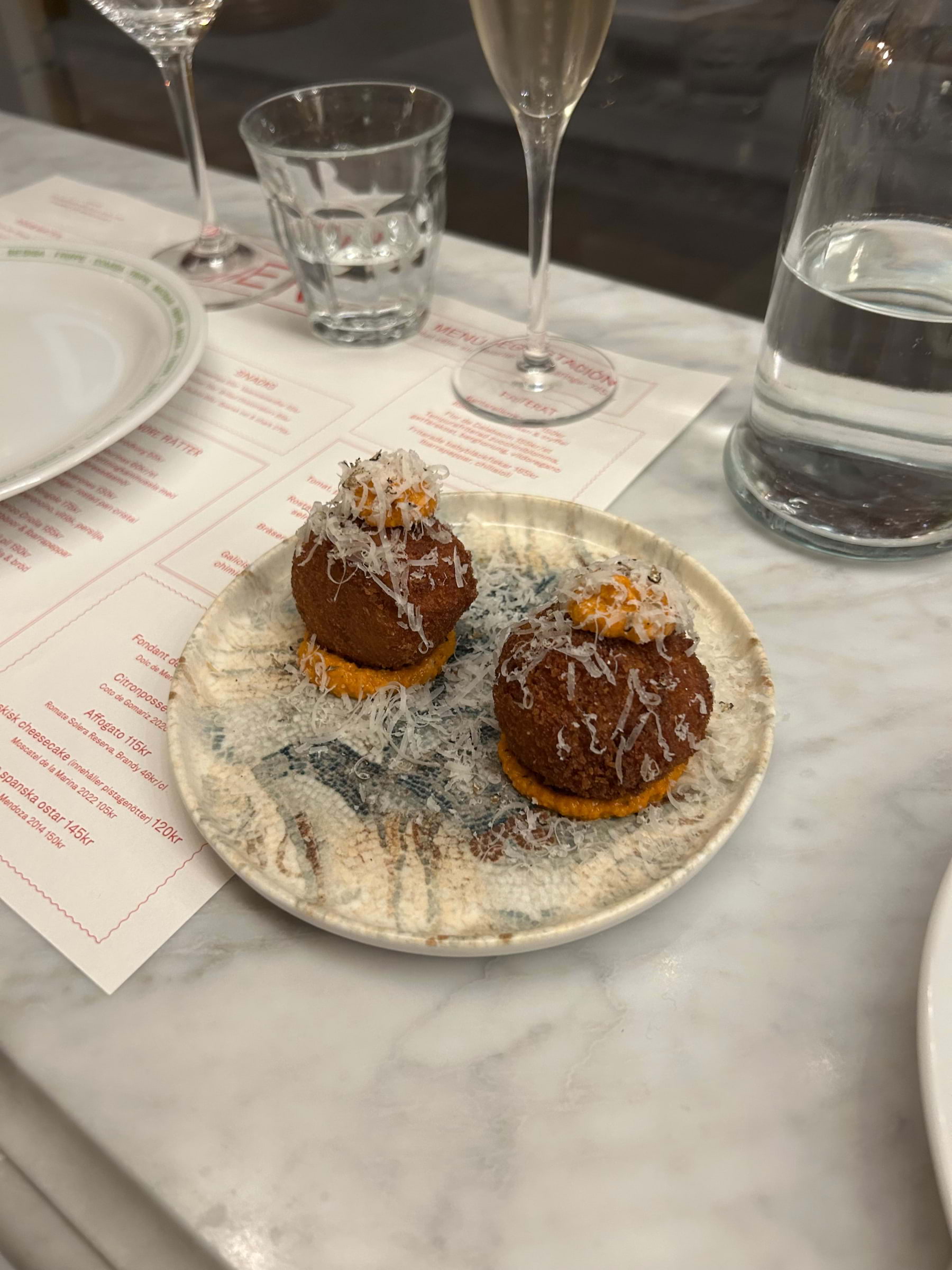 Kantarellkroketter med romesco, parmesan & tryffel - Frippe – Bild från Frippe av David L. (2024-10-30)