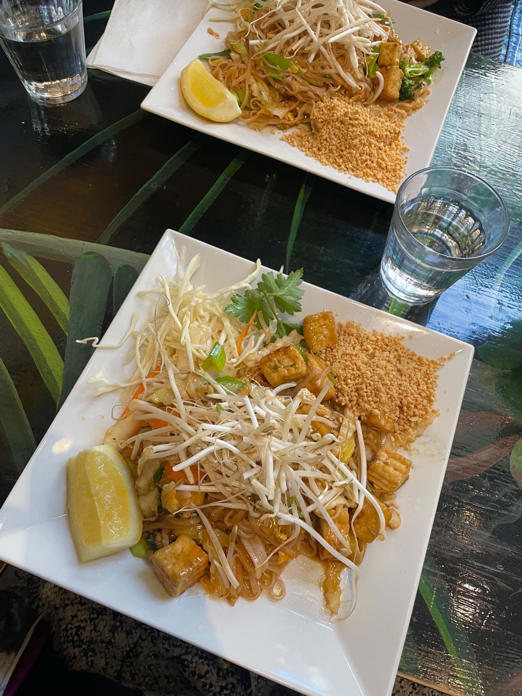 Pad thai med tofu  – Bild från Full Moon Wok Odenplan av Lisa M. (2024-04-24)
