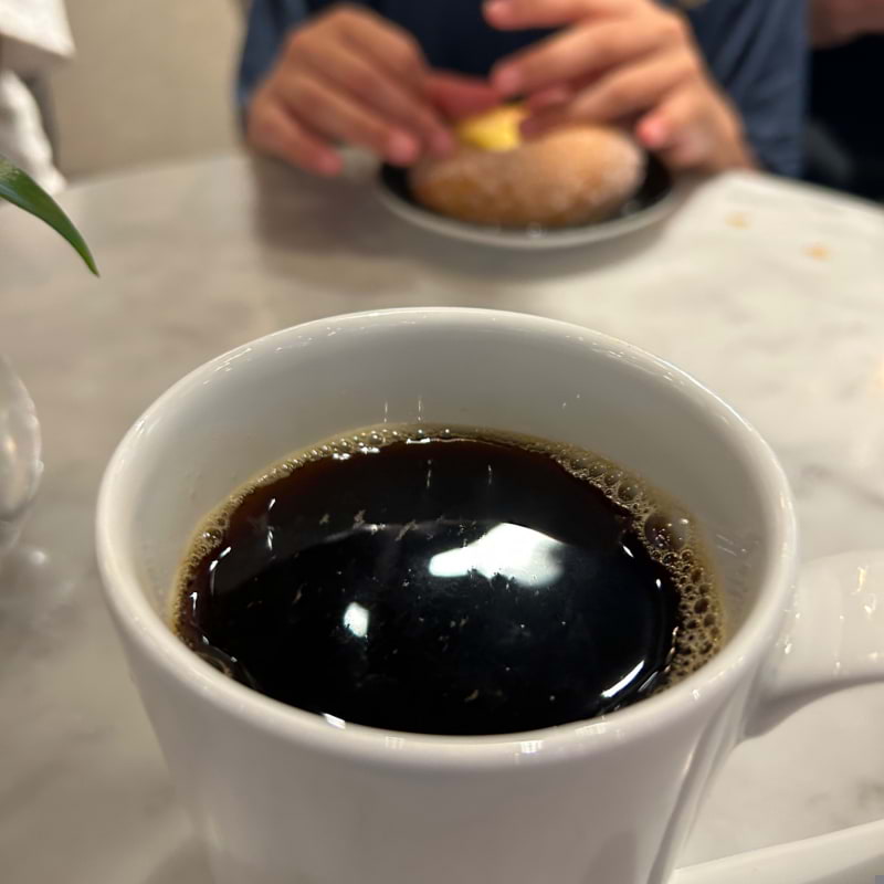 Brygg kaffe med vaniljmunk  – Photo from Gateau Sollentuna Centrum by Madiha S. (30/07/2023)