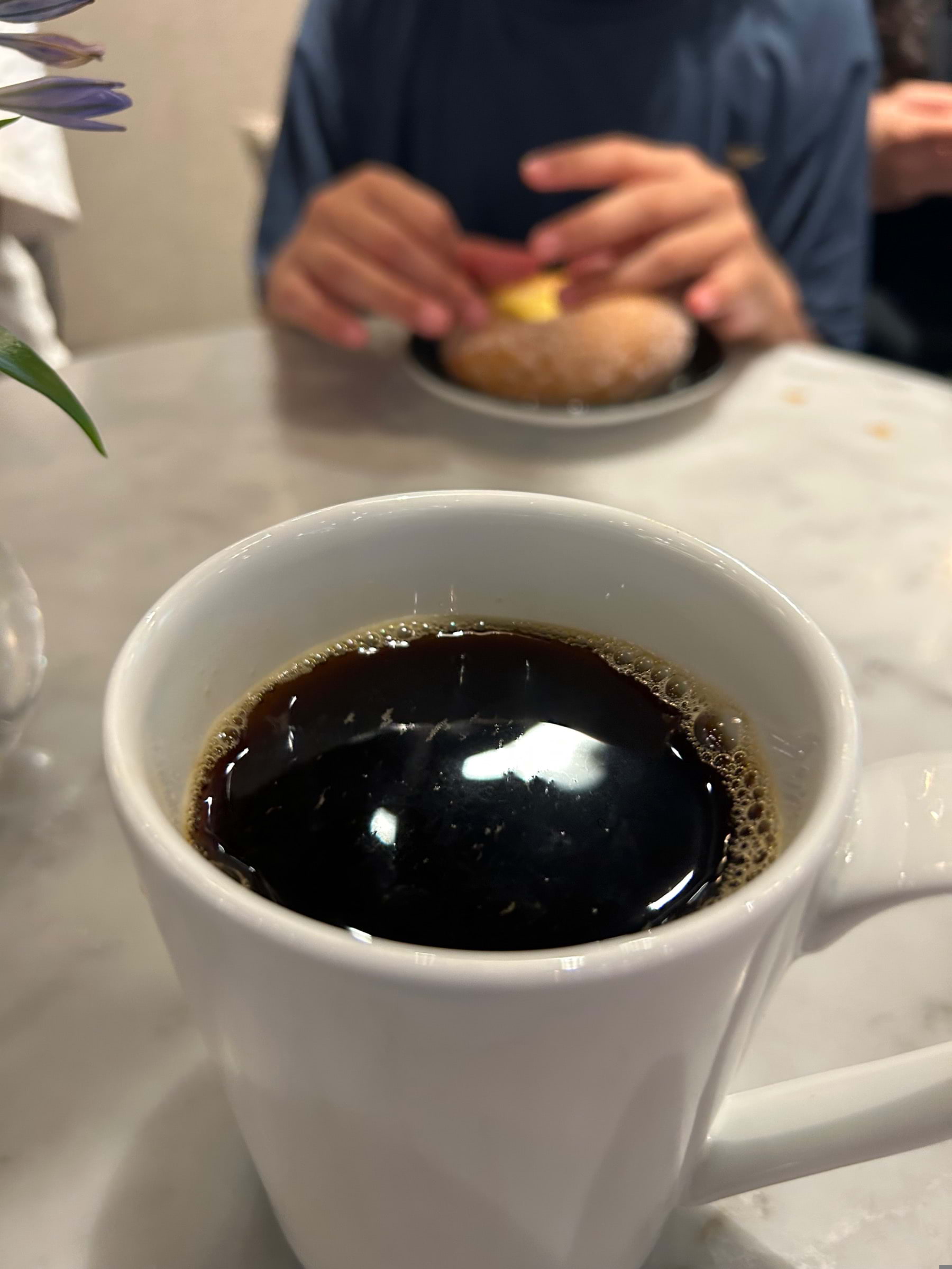 Brygg kaffe med vaniljmunk  – Bild från Gateau Sollentuna Centrum av Madiha S. (2023-07-30)