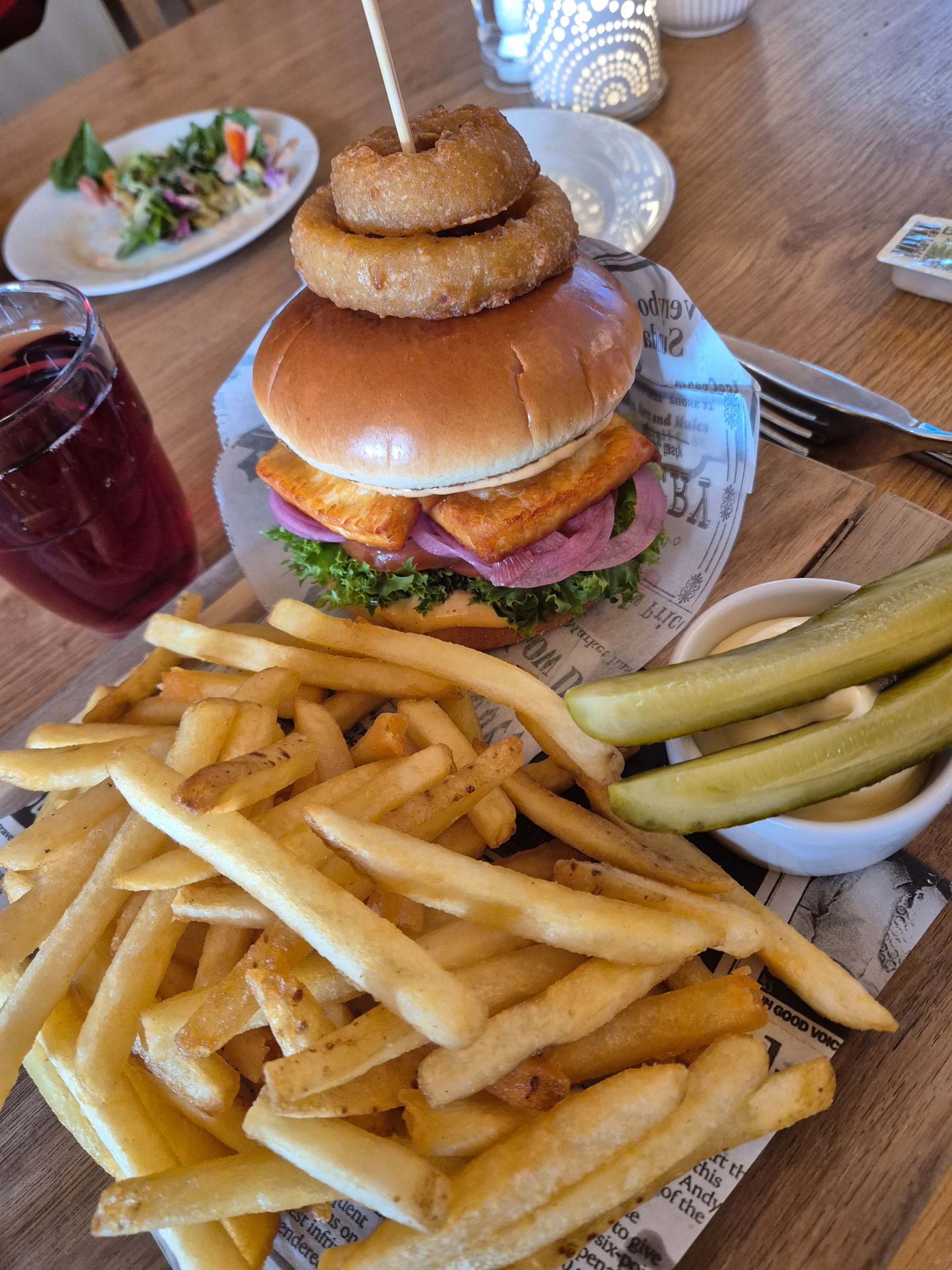 Hallomiburgare av topp klass – Photo from Golfrestaurang Ladan by Eva K. (30/09/2025)