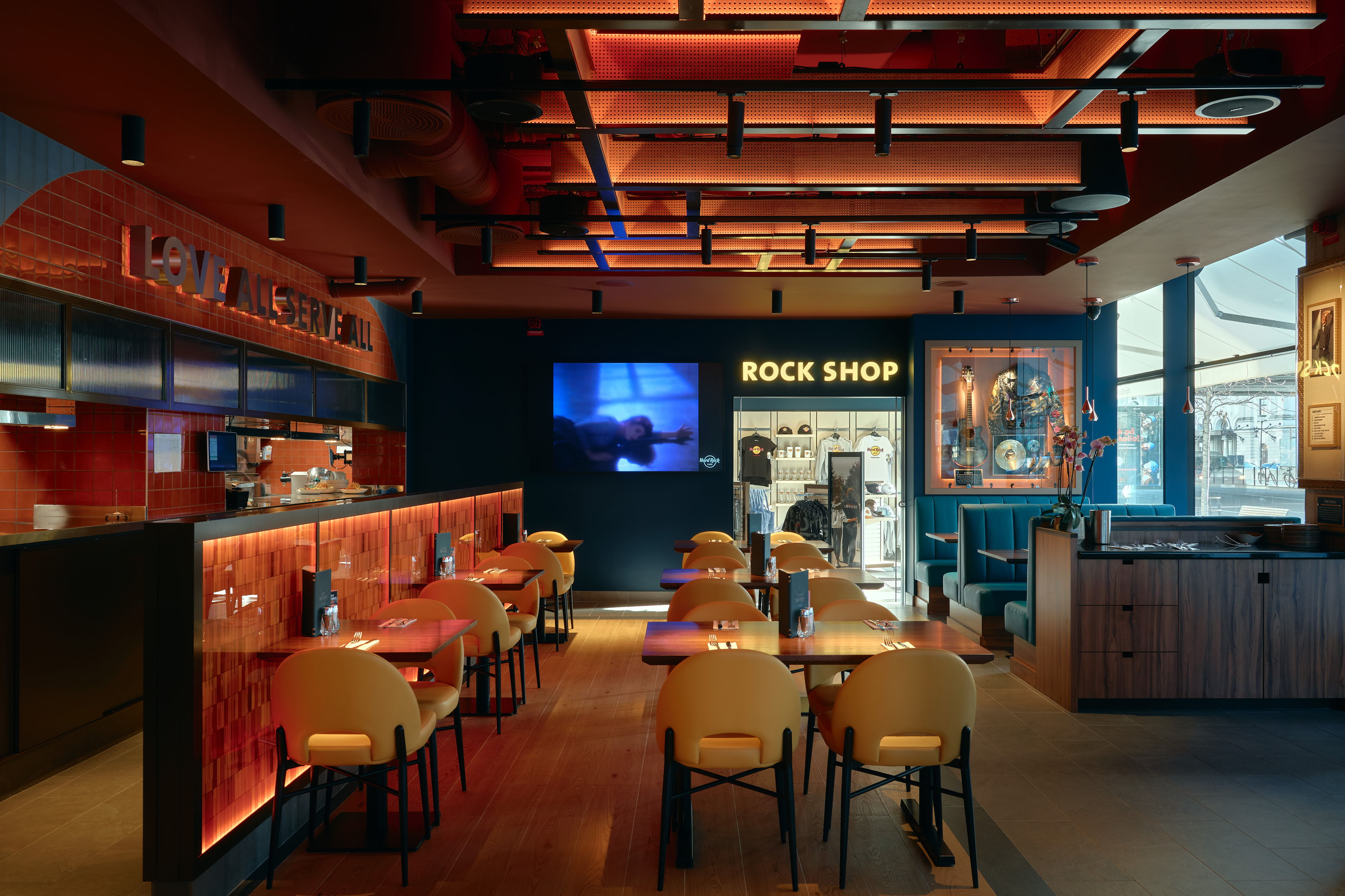 Hard Rock Cafe – Family-friendly restaurants