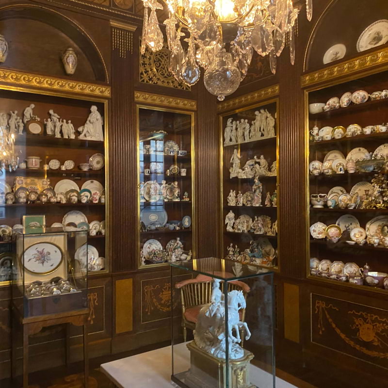 En &rdquo;litet&rdquo; n&auml;tt porslinssk&aring;pet 🤪 &ndash; Bild fr&aring;n Hallwylska museet av Anna&nbsp;L. (2026-02-18)