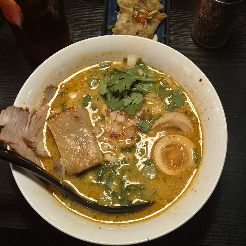 Spicy miso och r&auml;kwontons. &ndash; Billede fra Kapibara S&ouml;dermalm af Simon&nbsp;H. (18.10.2026)
