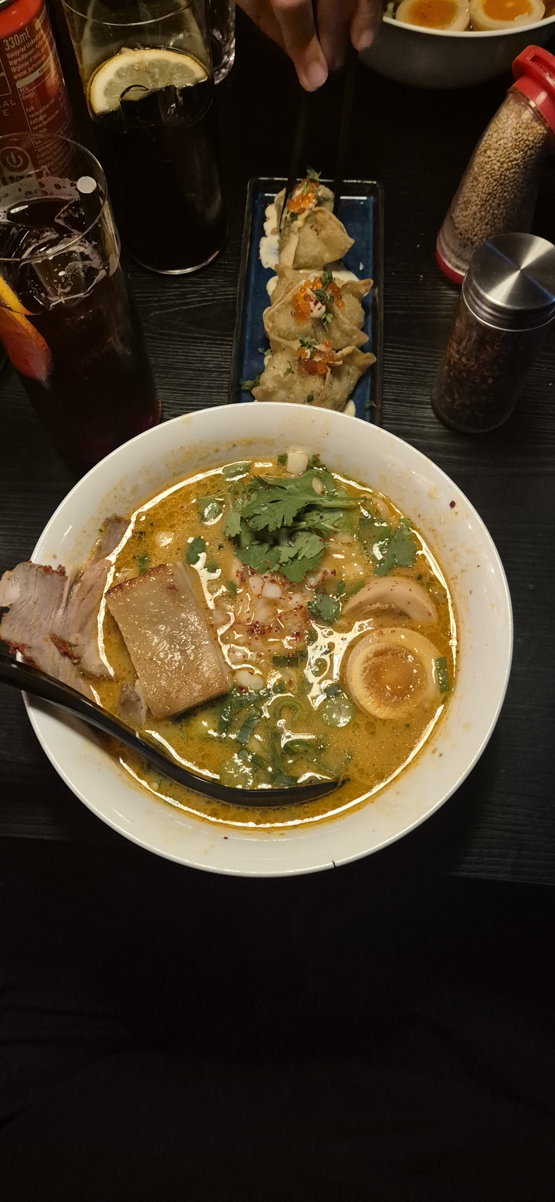 Spicy miso och räkwontons. – Billede fra Kapibara Södermalm af Simon H. (18.10.2026)