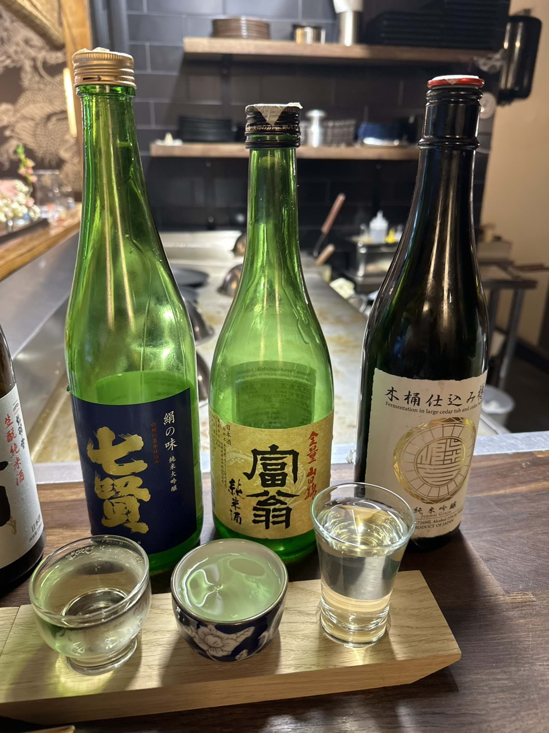 sake tasting set B – Billede fra Kotetsu af Yoshie L. (17.08.2026)