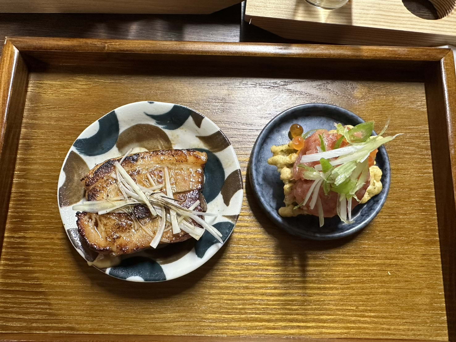 cha-shu pork and tuna on wasabi nori chips – Billede fra Kotetsu af Yoshie L. (17.08.2026)