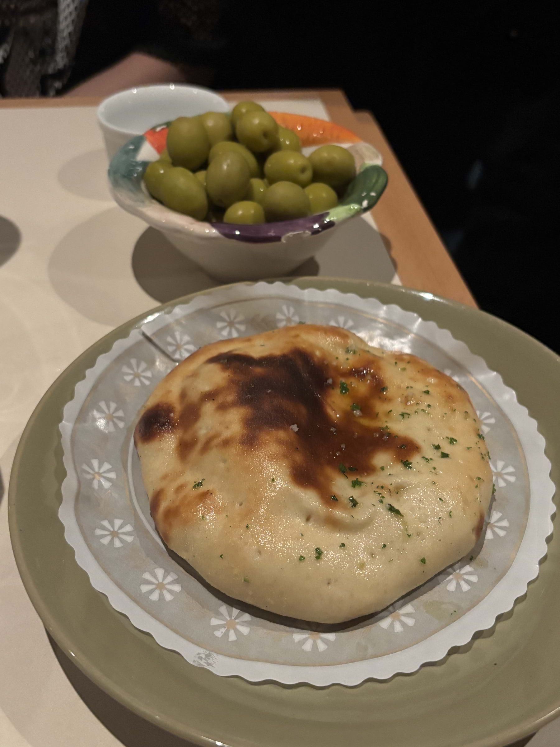 Bröd, oliver – Photo from Krog Agrikultur by Lisa M. (09/11/2025)