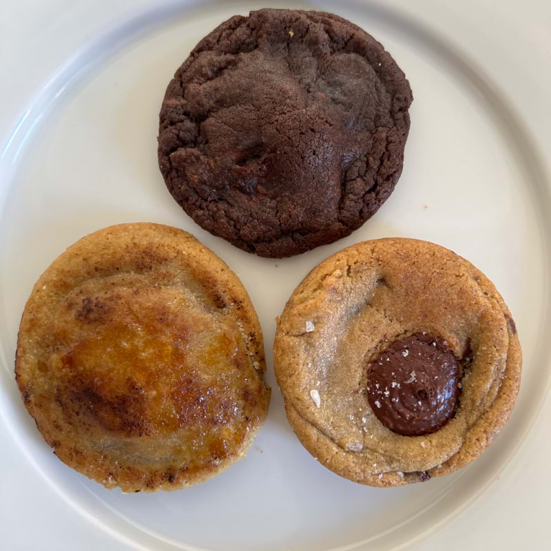 Classic crumb, crumb brulée, triple chocolate crumb – Photo from Krümel Cookies & Crumbs Östermalm by Josefine W. (20/08/2024)